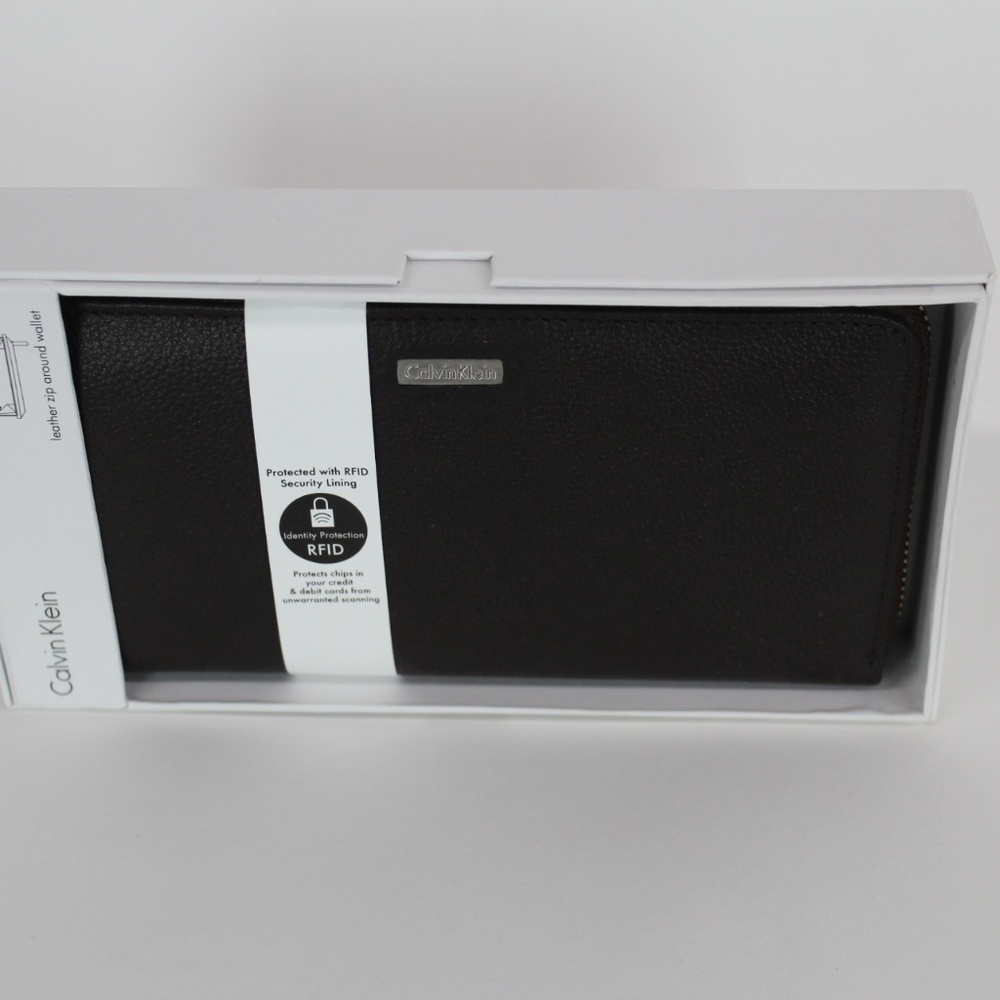 Calvin Klein Zip Around Wallet Black